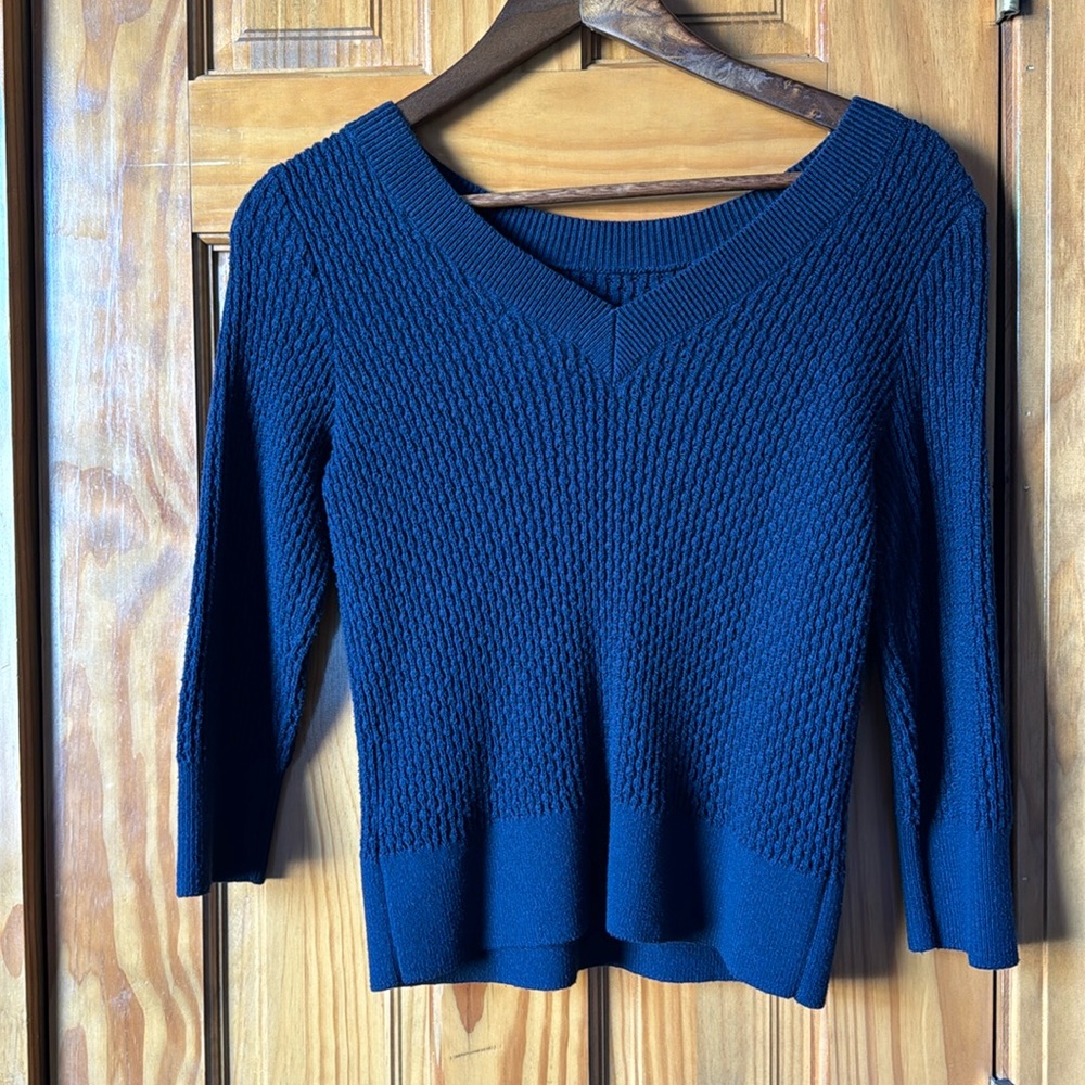 Banana Republic Factory sweater size xs in navy blue.
